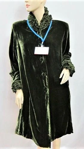 Abrigo de terciopelo. Púrpura claro, color gris. Foto 1 de 1