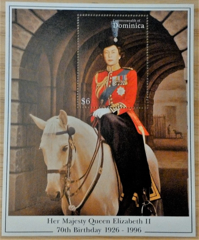 CLÁSICOS DE COLECCIÓN - Dominica 1996 - Reina Isabel II, 70 - S/S - 1844 - MNH Foto 1 de 1