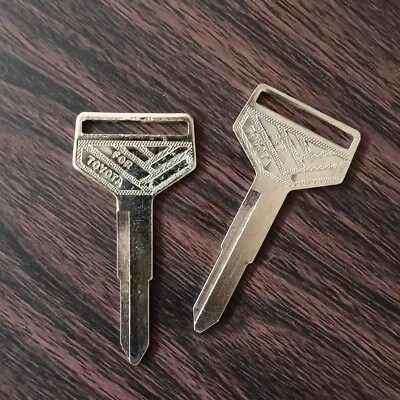 Llave en blanco Toyota Land Cruiser se adapta a FJ60 FJ62 BJ60 HJ60 de colección sin cortar 2 piezas Foto 1 de 4