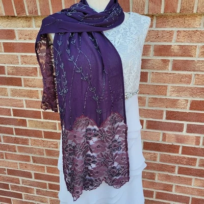 Bufanda envolvente Chico's elegante con cuentas y encaje púrpura y negro Foto 1 de 4