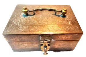 Antigua caja de nueces Bethel colonial británica del sudeste asiático hermosos insertos - Imagen 1 de 14
