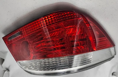 BMW 525I 2007 sedán luz trasera izquierda lado del conductor OEM Foto 1 de 4