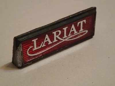 Camión Ford F100 F150 F250 F350 77 78 79 emblema guantera Lariat 1977 1978 1979 D Foto 1 de 4