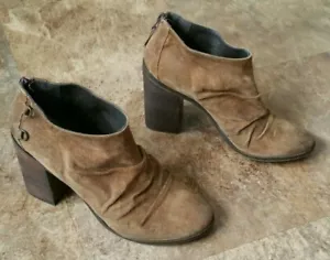 Boutique 9 BTSHALE Tan Suede Ruched Front Shootie With Brass Ring Detail - 9.5M - Picture 1 of 7