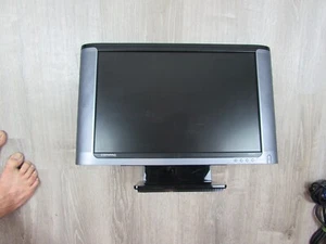 Compaq WF1907 19" Monitor - Picture 1 of 10