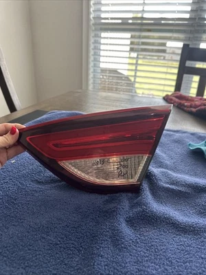 Chrysler 200 2015-2017 luz trasera pasajero interior derecho OEM 68110364AB Foto 1 de 4