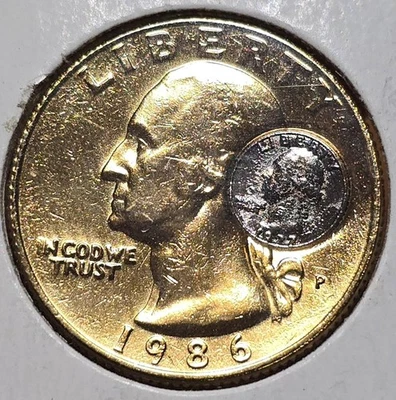 Unusual 1986 P Gold-Plated Washington Quarter with 1977 Mini Coin Token Insert - Image 1 of 4