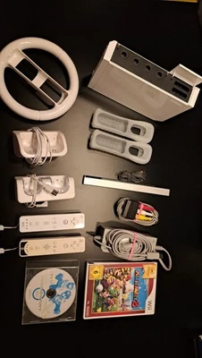 Nintendo Wii Konvolut + Spiele Und Zubehör - Bild 1 von 4