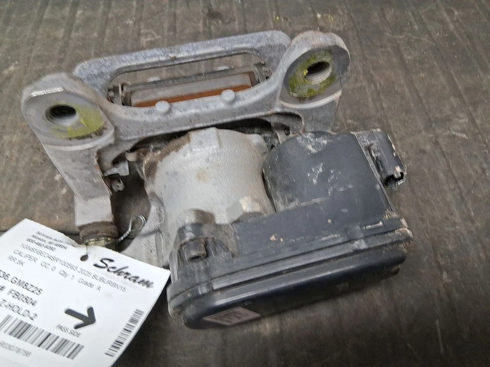 Pinza trasera derecha pasajero 85138731 para Chevrolet Suburban 1500 2025 3078756 Foto 1 de 4