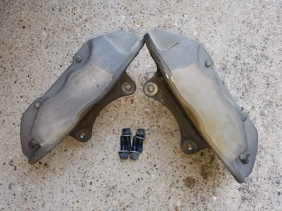 Juego de pinzas de freno delanteras izquierda derecha HYUNDAI EQUUS 2012 2013 2014 2015 2016 OEM Foto 1 de 4