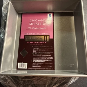 Chicago Metallic Commercial II 9 In.² Cake Pan - Picture 1 of 3