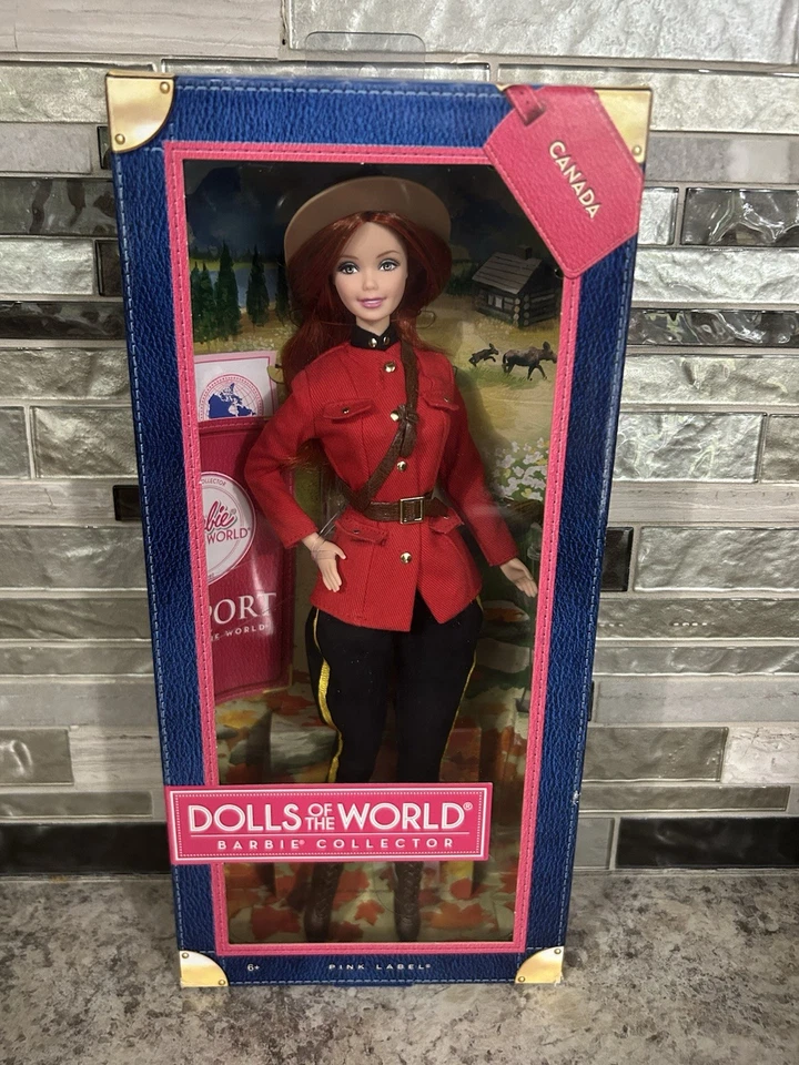 Mattel Barbie Muñecas del Mundo Canadá Etiqueta Rosa Figura, Mattel X8422 Nuevo en Caja Foto 1 de 4
