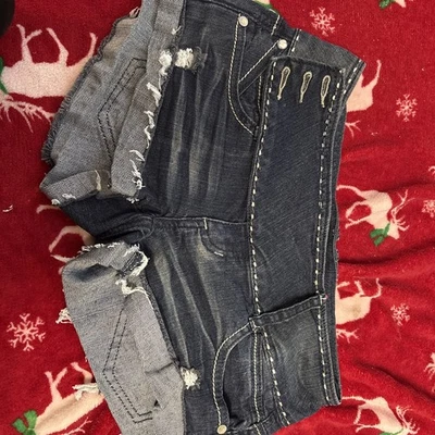 Shorts feminino quase famoso tamanho 3 azul denim corte desgastado calça quente cravejada - Imagem 1 de 4