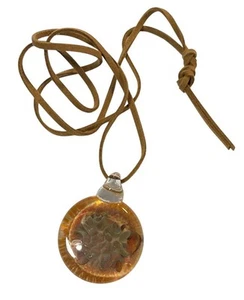 Collar colgante de vidrio artístico boho cordón de gamuza y diseño floral abstracto para mujer - Imagen 1 de 4