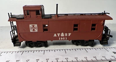 ROCO-HO Scale Train Car AT& SF 1951 CABOOSE - Image 1 of 4