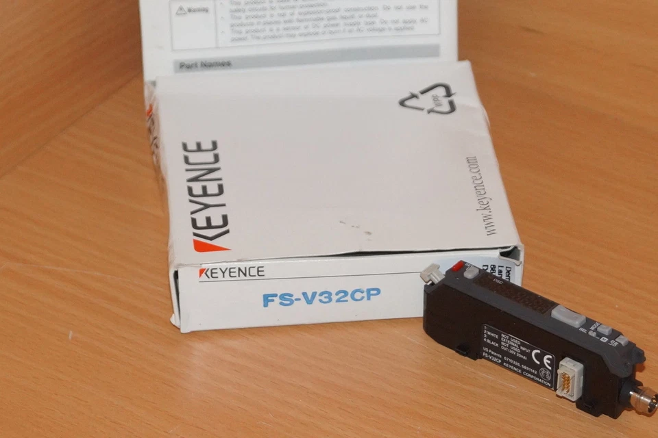 Keyence FS-V32 CP Digital Fibre Sensor New Boxed - Image 1 of 1