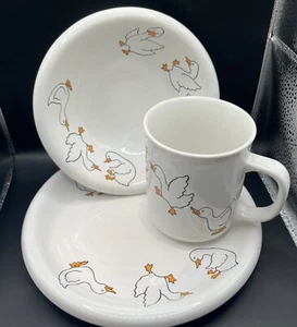 Dish Set Duck Silly Goose Plate / Bowl  / Cup Set By Trifles Japan Ceramic - Afbeelding 1 van 20