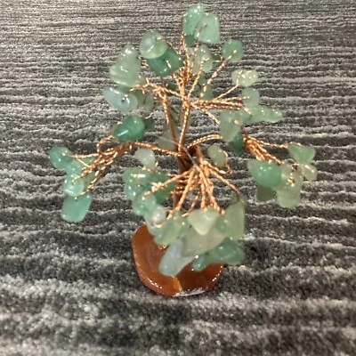 Árbol de cristal curación piedra preciosa verde natural base alambre de cobre hecho a mano Foto 1 de 4