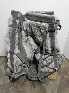 Beautiful Tall Wrap Mukluk Charcoal L9/M7 Manitobah Mukluk Authentic. Used once - Picture 1 of 13