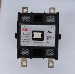Contactor de accionamiento ABB modelo #: EHDB220 600VDC 200A - Imagen 1 de 4