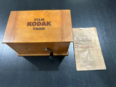 Tanque de película Eastman Kodak 1914 modelo-B2 hermosa pátina con detalle de paloma con manual Foto 1 de 4