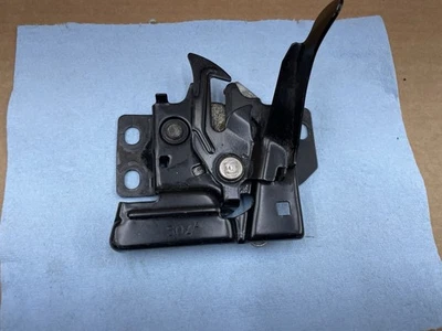 721444. Honda Civic 4 Door / 2 Door  1996-1998 Front Hood Latch Lock OEM - Image 1 of 4