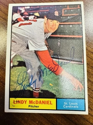 Autógrafo assinado 1961 Topps Baseball #266 Lindy McDaniel - Imagem 1 de 2