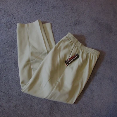 Nuevo con etiquetas Pantalones Briggs 12 Encendedor Corto Verde Salvia Pull On Poli Bolsillo Comodidad Foto 1 de 3