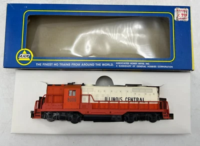 AHM Ho Scale 5012 GD Illinois Central 8009 GP-18 Unpowered Dummy Train - Image 1 of 4