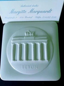 K P M ROYAL BERLIN Cameo Box with Lid by Margitte Marquardt - Picture 1 of 5