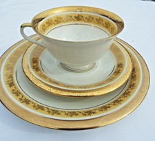 New listing
Hutschenreuther Hohenberg Germany Cup, Saucer& Dessert Plate Set Gold and White