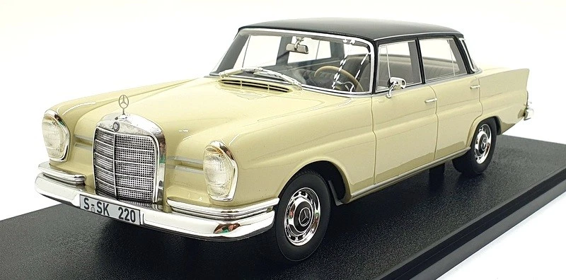 Cult 1/18 Scale Resin CML151-1 - 1966 Mercedes-Benz 220SE W111 White/Black roof - Image 1 of 4