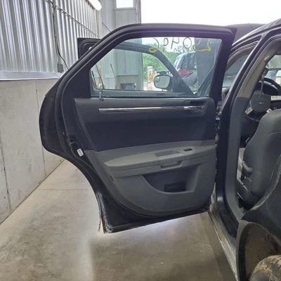 300       2005 Door Trim Panel Driver's Rear  1121144 Foto 1 de 4