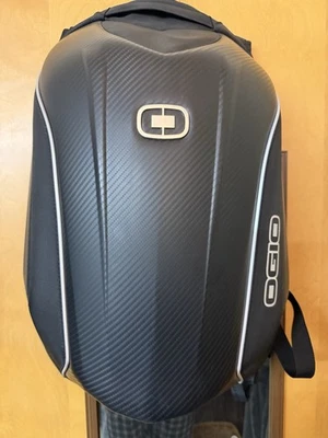 Mochila OGIO Mach 5 sin arrastre - negra sigilosa con interior rojo Foto 1 de 4