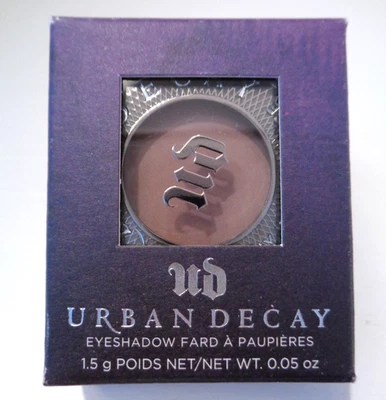 URBAN DECAY EYESHADOW SINGLE TOKEN IN TEASE DISCONTINUED NEW IN SEALED BOX - Image 1 of 4