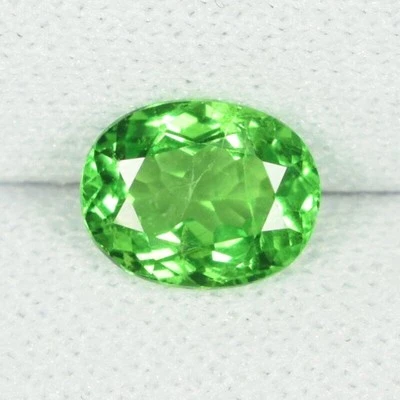 0.95 ct BEST GRADE TSAVORITE  GREEN / NATURAL GROSSULAR MALI GARNET  See Vdo 1st - Image 1 of 3