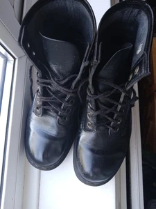 Botas Dr. Martins AW501 Airwair The Original negras con cordones 8 ojales sobre talla 38 - Imagen 1 de 4