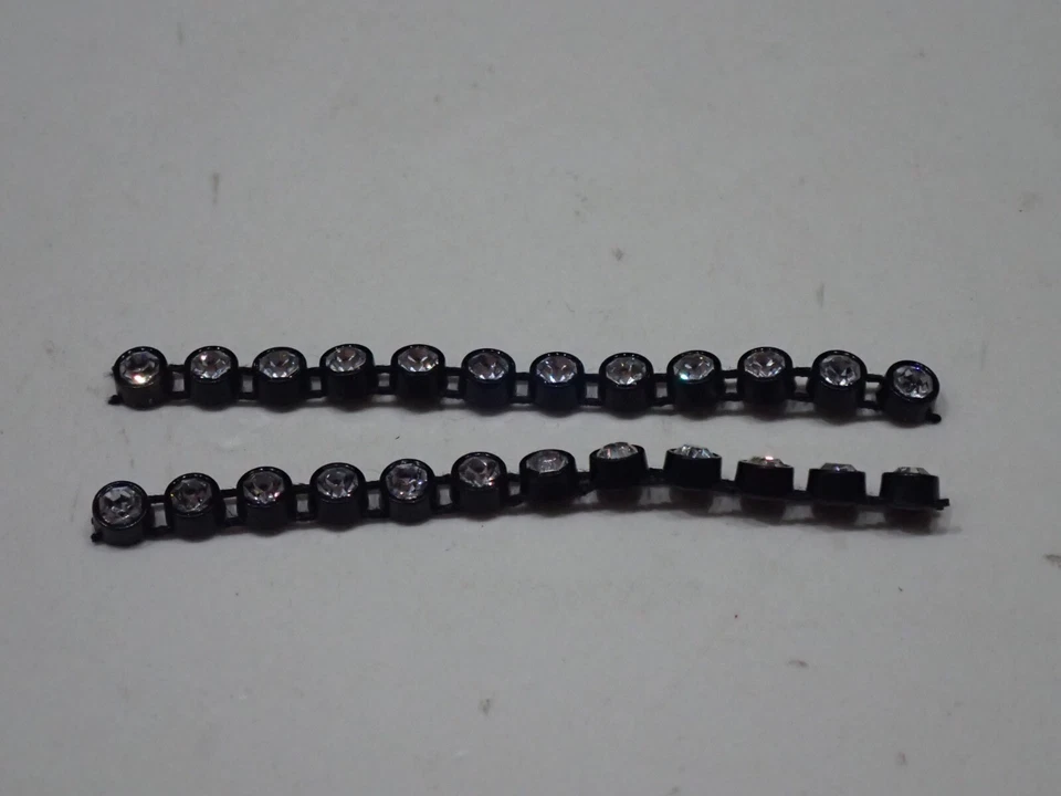 24 STRASS FARI FANALI PER MEBETOYS POLITOYS MERCURY EDIL TOYS 1:43 - Immagine 1 di 1