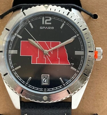 Nuevo reloj deportivo Nebraska Cornhuskers Sparo Guard estilo para hombre correa de cuero negro Foto 1 de 4