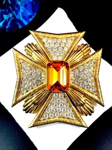 MAJESTIC JOAN RIVERS GOLDTONE AMBER PAVE CRYSTAL RHINESTONE MALTESE CROSS BROOCH - Picture 1 of 5