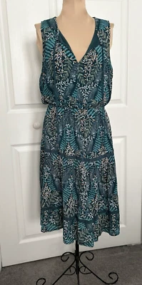 Vestido LC Lauren Conrad Sin Mangas Cuello Atado Falda en Niveles Verde Bosque Floral Talla S Foto 1 de 4