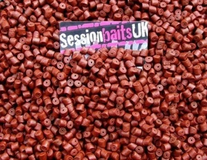 WHITE CHOCOLATE PRE-DRILLED HALIBUT PELLETS HIGHLY FLAVOURED 8MM RED 80G - Picture 1 of 2