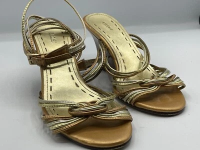 Fioni 金色银色青铜女式 2.5 英寸楔形鞋跟踝带鞋 6.5 M — 第 1/4 张图片