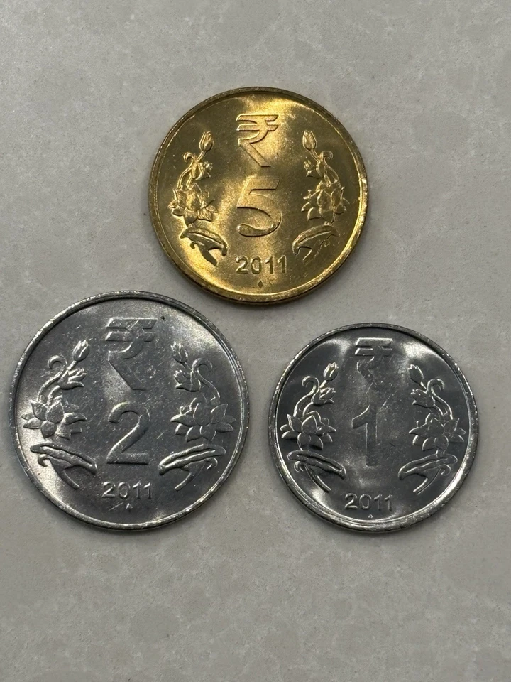 3 India 1, 2, 5 Rupee Coins 2011 UNC #16 - Image 1 of 2