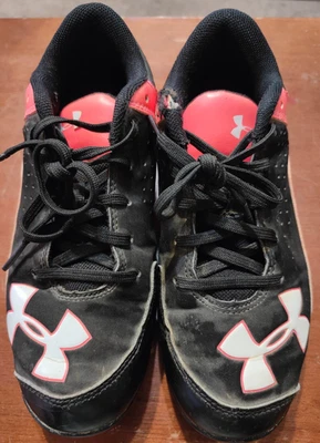 Бутсы для девочек Under Armour Leadoff с низким ободком размер 1 год черные розовые белые  - Изображение 1 из 4