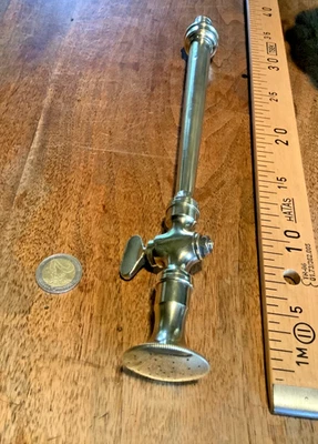 outils anciens,old tools,vieux outils,belle lance d'arrosage à robinet de jardin - Photo 1/4
