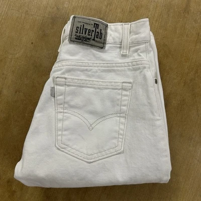 Pantalones de mezclilla blancos vintage Levis Silvertab Guys Fit hechos en EE. UU. para mujer medianos 3/4 (27x32) Foto 1 de 4