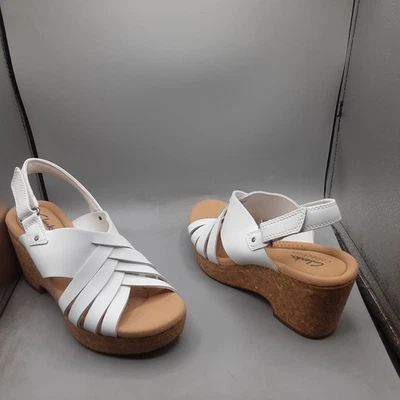 Женские светящиеся сандалии Clarks Giselle 8 М белая кожа с ремешком A92 - Изображение 1 из 4