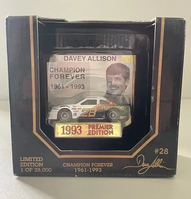 1993 ГОНОЧНЫЕ ЧЕМПИОНЫ DieCast 1:64 DAVEY ALLISON #28 «Чемпион навсегда» #13822 - Изображение 1 из 4