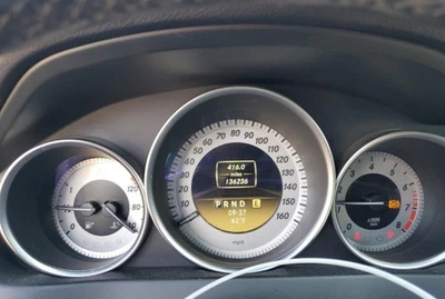 Grupo de medidores de velocímetro OE Clase C 2012 136 k millas Mercedes-Benz Foto 1 de 4